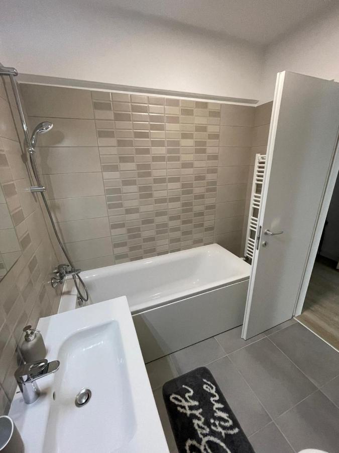 Lara 65 - Cozy & Modern Apartment @ Conest Iasi Exterior photo